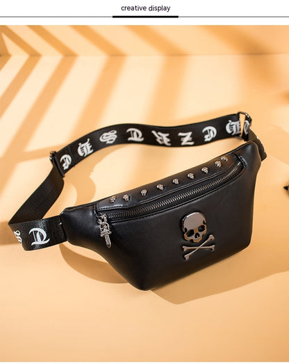 Bolso bandolera pequeño con remaches de calle para hombre